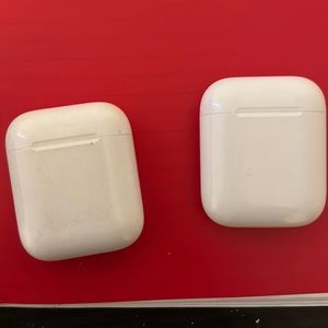 2 AirPods charging cases